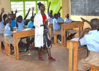 Nyuma y’ukwezi umwaka w’amashuri utangiye Abanyshuri barenga 100.000 n’abarimu hafi 6000 ntibaragera ku mashuri
