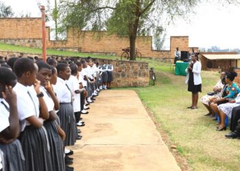 MINEDUC irasaba buri wese kwita ku kibazo cy’abana bata ishuri
