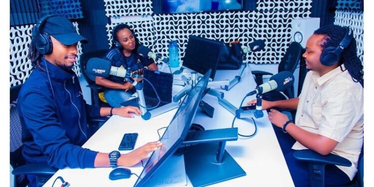 Umunyarwenya Rusine yasubiye kuri Kiss fm
