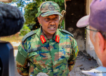 Perezida Kagame yagabiye inka Brig. Gen. Ronald Rwivanga,