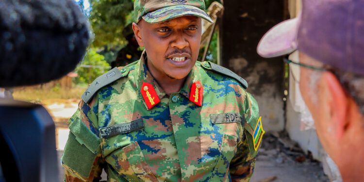 Perezida Kagame yagabiye inka Brig. Gen. Ronald Rwivanga,