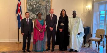 Dr Diane Gashumba ureberera inyungu z’U Rwanda mu majyaruguru y’Uburayi  yatanze  impapuro zimwemerera guhagararira u Rwanda muri Iceland
