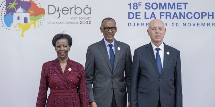 Perezida Kagame na Madamu Jeannete Kagame mu bitabiriye inama ya Francophonie