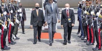 Perezida Kagame yageze I Bali aho yitabiriye inama ya G20