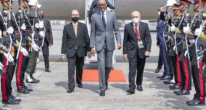 Perezida Kagame yageze I Bali aho yitabiriye inama ya G20