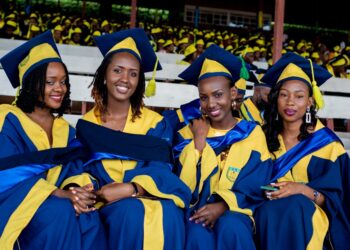 Abagera kuri 961 barangije muri ULK basabwe gusubiza ibibazo igihugu  gifite (Amafoto)