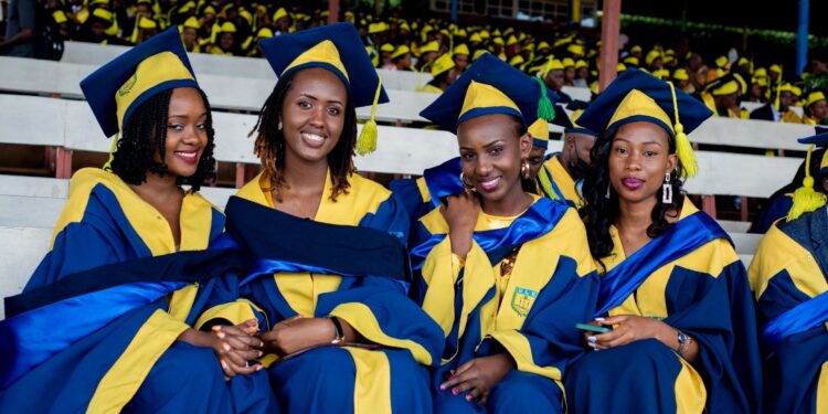 Abagera kuri 961 barangije muri ULK basabwe gusubiza ibibazo igihugu gifite (Amafoto)
