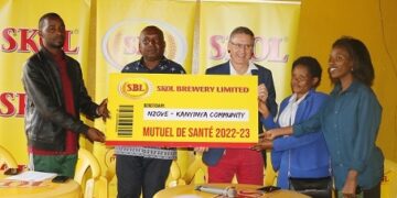 Abatishoboye 590 batangiwe Ubwisungane mu kwivuza n’uruganda rwa SKOL rukorera mu Nzove