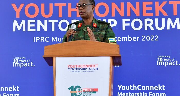 Gen Kabarebe yeretse urubyiruko icyabageza kuri byinshi
