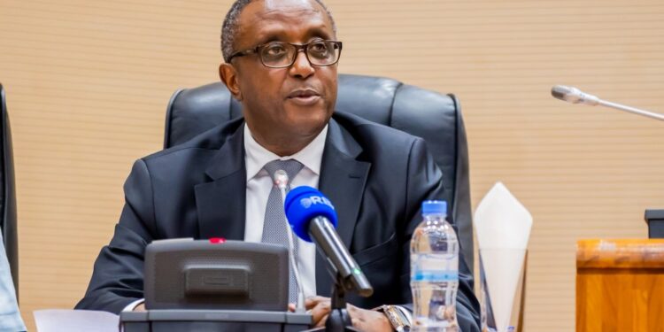 Dr Biruta Vincent yavuze uko umubano w’u Rwanda n’ibihugu byo mu karere uhagaze