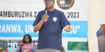 Buri muntu akore byibura twiti 2 buri munsi, imbuga nkoranyambaga muzijyeho, muvuge u Rwanda ibyiza”- Minisitiri Bizimana