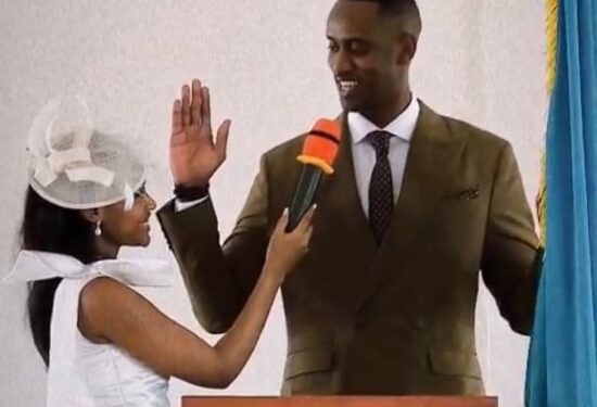 Nyirasenge wa Miss Naomie yasezeranye mu mategeko