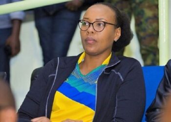Minisitiri wa Siporo yagereranyije imyitwarire y’Abanyamakuru nko gusenya igihugu