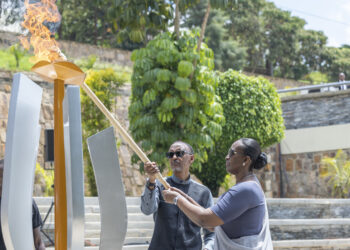 Perezida Kagame na Madamu bacanye urumuri rw’icyizere rutangiza iminsi 100 yo Kwibuka 29
