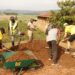 Uruganda rwa Skol na WASAC bifatanyije n’abaturage mu muganda rusange basana umuhanda wa Nzove