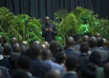 Perezida kagame yavuze ko amateka yanditswe mu buryo bukomeye ntawukwiriye kwemera ko asibwa byoroshye