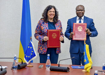 U Rwanda na EU byasinyanye amasezerano y’inkunga ya miliyari 25Frw