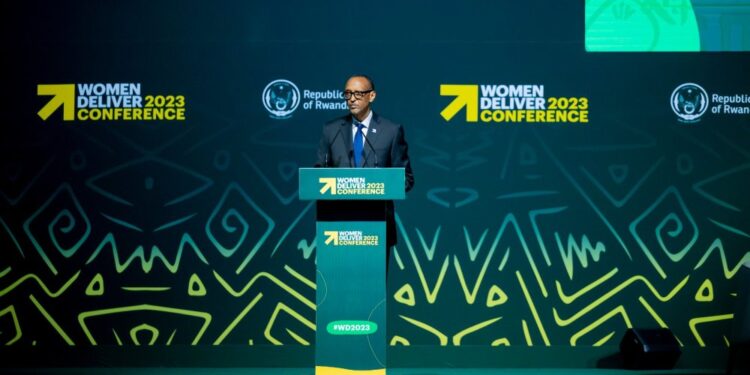 Perezida Kagame asanga hari iki kibura mu guteza imbere umugore