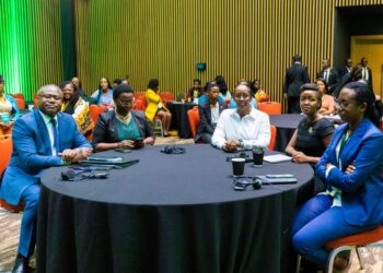 Umugore afite uburenganzira bwo gukorana n’ibigo by’imari
