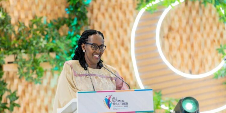 Madamu Jeannette Kagame yibukije abagore ko bakwiye guhuza ubukirisitu n’indangagaciro z’umuco
