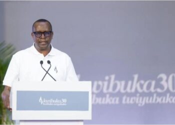 Ukwigisha kwanga u Rwanda ujye umubwira uti ‘Ntumpeho’ – Minisitiri Bizimana