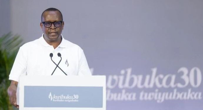 Ukwigisha kwanga u Rwanda ujye umubwira uti ‘Ntumpeho’ – Minisitiri Bizimana