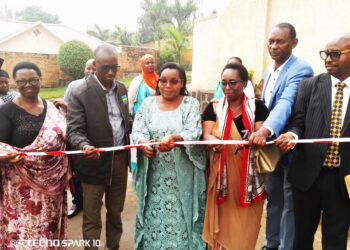 Kanombe: Abaturage bo mu mudugudu wa Mulindi bizihije Umunsi mukuru w’Intwari bataha imihanda ya Kaburimbo  biyubakiye