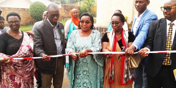 Kanombe: Abaturage bo mu mudugudu wa Mulindi bizihije Umunsi mukuru w’Intwari bataha imihanda ya Kaburimbo biyubakiye