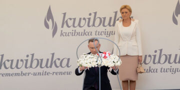 Perezida Andrzej Duda wa Pologne yunamiye inzirakarengane za Jenoside ku Gisozi