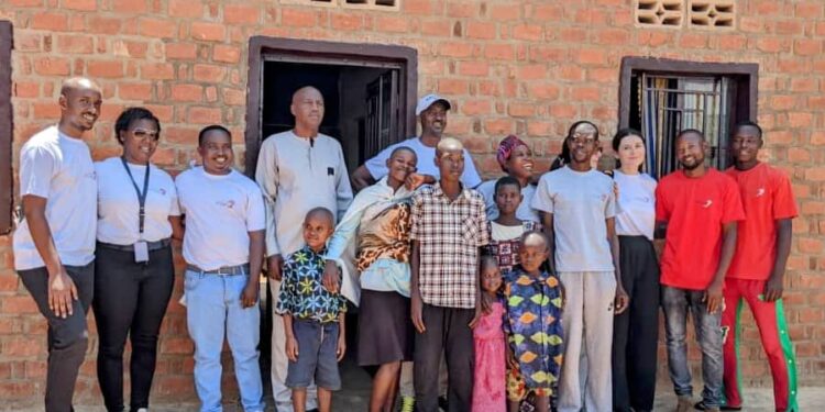 Rilima: Umuryango washyikirijwe inzu bubakiwe n’abanyeshuri biga muri Fondazione Marcegaglia vocational training center