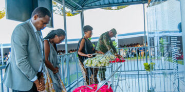 Inzira y’umusaraba abari bahungiye Ste famille banyuze mo