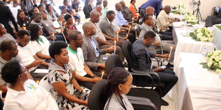 East African University Rwanda yibutse abashyinguye ku Rwibutso rwa Nyanza ya Kicukiro bishwe bazize Jenoside yakorewe Abatutsi 1994