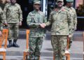 Umugaba Mukuru w’Ingabo z’u Rwanda, Gen Mubarakh Muganga yakiriwe n’ Umugaba mukuru w’ Ingabo za Uganda baganira ku karere