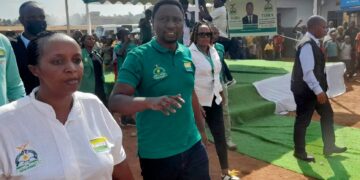 Kayonza: Umukandida Dr Frank Habineza wasubiye ku ivuko yasabye abaturage kuzamuhandagazaho amajwi nawe akazabagezayo
