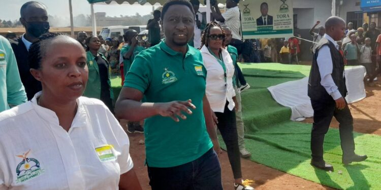 Kayonza: Umukandida Dr Frank Habineza wasubiye ku ivuko yasabye abaturage kuzamuhandagazaho amajwi nawe akazabagezayo