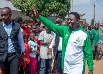 Dr Frank Habineza yijeje ab’i Huye ko nibamutora pansiyo izatangira gutangirwa ku myaka 55