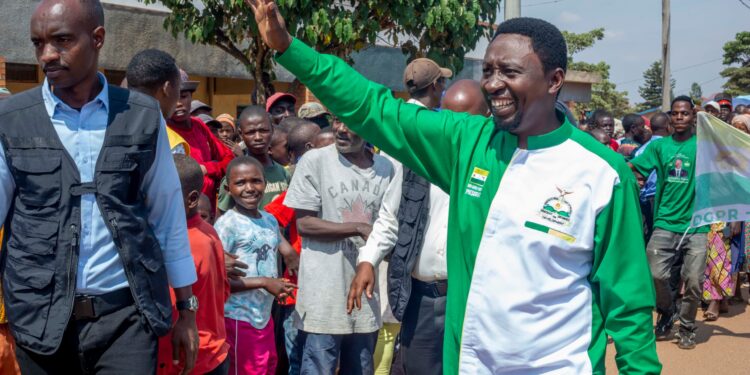 Dr Frank Habineza yijeje ab’i Huye ko nibamutora pansiyo izatangira gutangirwa ku myaka 55