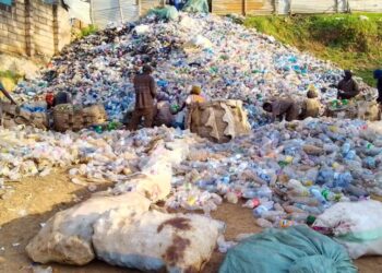 Abakozi ba Green Tech Africa baravuga ko ubuzima bwabo bushobora kujya mu kaga kubera kutagira ibikoresho by’Akazi