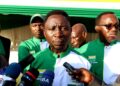 Dr Frank Habineza uhagarariye ishyaka  Green Party of Rwanda (DGPR) yijeje umuturage  wa Bweramvura ko azakurikirana ikibazo cy’umwana we