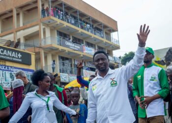 ‘Inzu zifungirwamo abitwa inzererezi turashaka kuzica burundu’ Dr Frank Habineza ubwo yiyamamarizaga i Muhanga