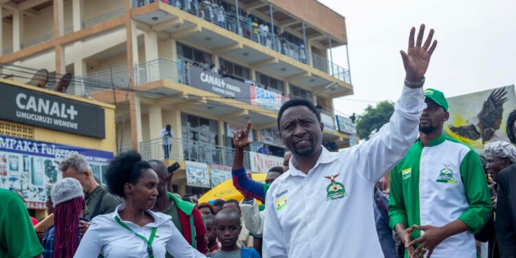 ‘Inzu zifungirwamo abitwa inzererezi turashaka kuzica burundu’ Dr Frank Habineza ubwo yiyamamarizaga i Muhanga