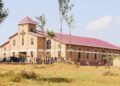 Nyuma y’ibihe byashize basengera munsi y’igiti, abakristu ba Paruwasi ya Rushubi bari mu byishimo byo kwiyuzuriza Kiliziya igezweho