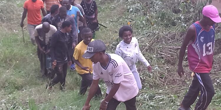 Umurenge wa Muhima wifatanyije n’aba JOC gukora Umuganda rusange