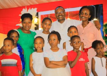 Abarerera muri Mother Mary International School Complex bahawe umukoro wo gukomeza gutoza abana ikinyabupfura n’urukundo