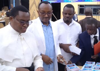 Ategerejwe ubutaha muri Bk Arena-Umuhanzi Cyprien Rwabigwi wasusurukije abanya Gikondo, aho bicara hakababana hato