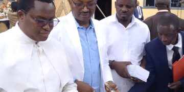 Ategerejwe ubutaha muri  Bk Arena-Umuhanzi Cyprien Rwabigwi wasusurukije abanya Gikondo, aho bicara hakababana hato