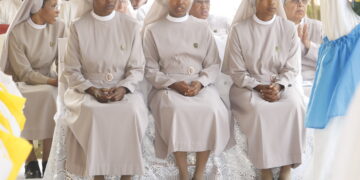 Ababikira b’Aba SMALDONES  bibarutse bagenzi babo batatu  amasezerano yabo yakirwa  na Antoine Cardinal Kambanda