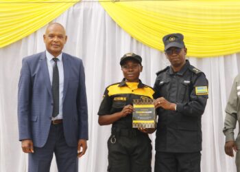 Polisi y’igihugu yahaye ubutumwa abasore n’inkumi basoje amahugurwa muri GUARDSMARK Security