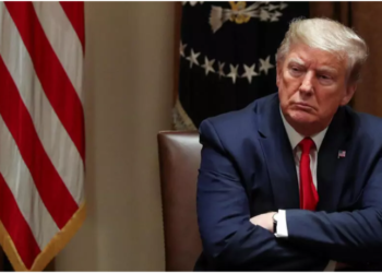 Trump mu rungabangabo rw’abamusaba n’abandi bamubuza kugaba ibitero kuri Iran