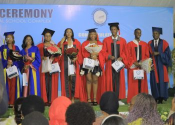 Abanyeshuri 400 babonye impamyabumenyi muri Mother Mary bahabwa n’ubutumwa bwo kurangwa n’ubuhanga n’imico myiza